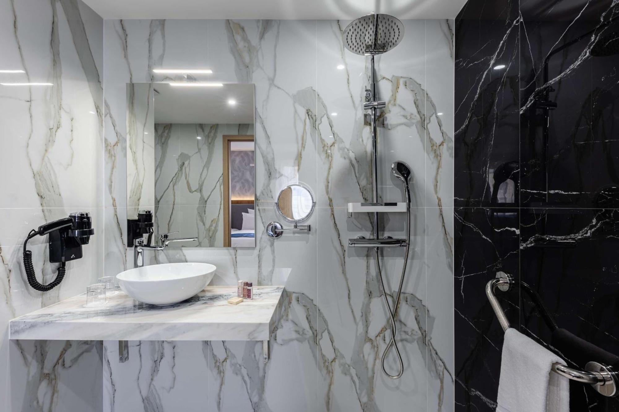 Brit Hotel Privilege Paris Rosny-Sous-Bois Εξωτερικό φωτογραφία